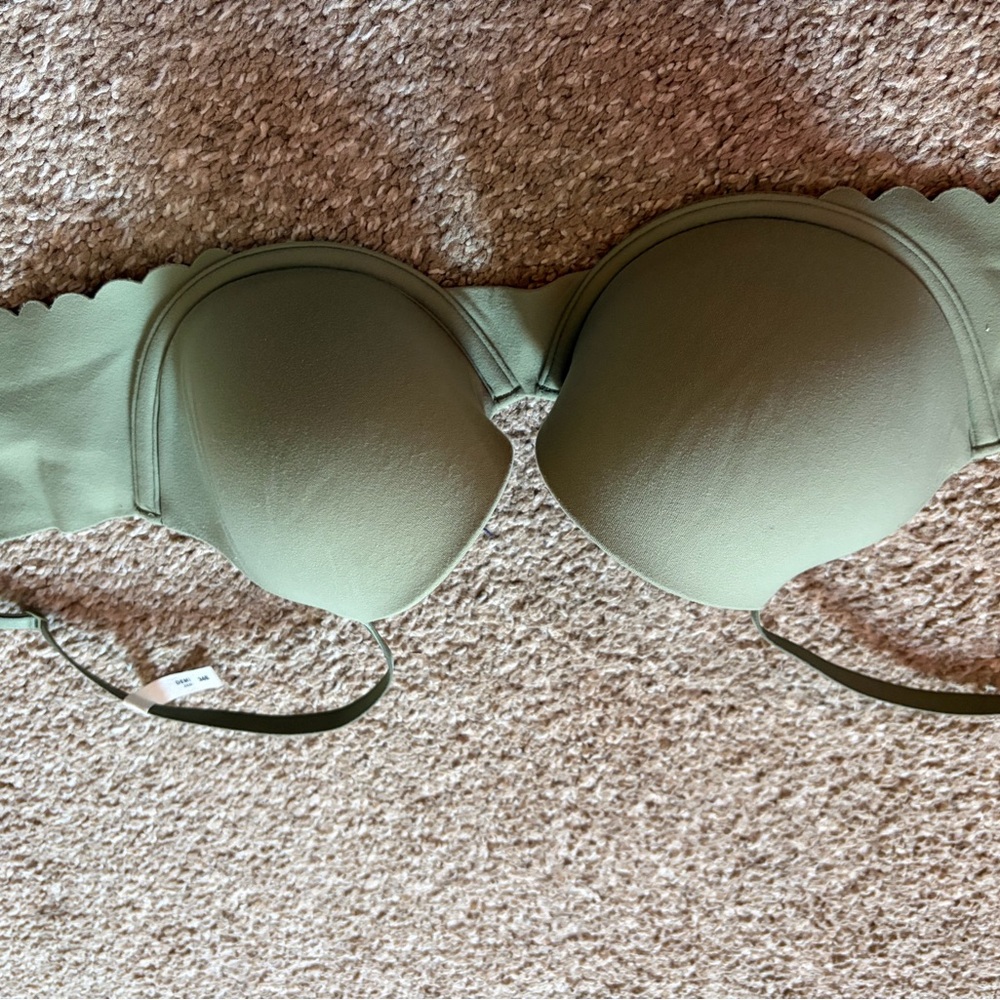 Green Bra - Picture 2 of 5